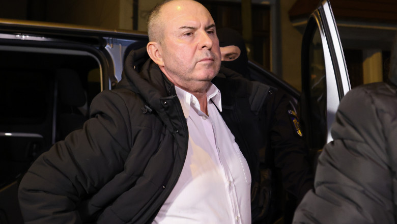 „Colectionarul” Zisu: 4.600 de tablouri si 31 de ceasuri de lux. Ce a mai gasit DNA in depozitele generalului acuzat de coruptie Imagine