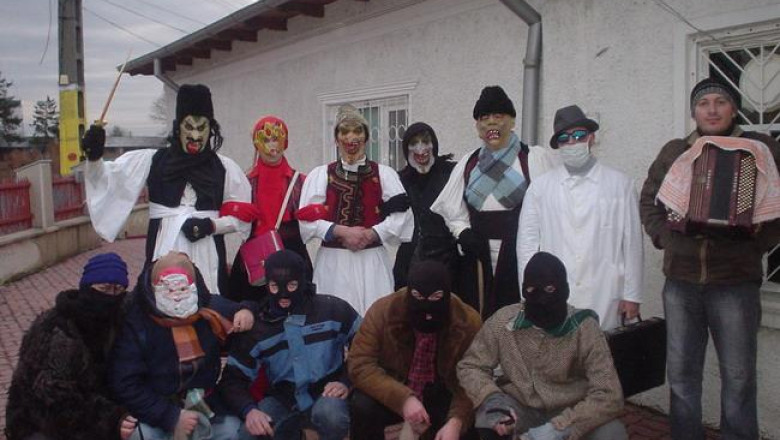 Colind aroman, unic in Constanta. Botezul Mantuitorului, vestit de colindatori mascati Imagine