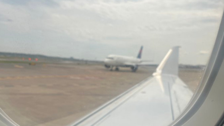 Coliziune pe pista aeroportului Ronald Reagan, la Washington, intre doua avioane. La bordul unuia se aflau cinci alesi din Congres Imagine