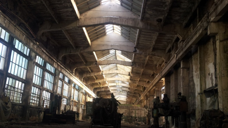 Colos industrial, vandut la fier vechi. Din Intreprinderea Metalurgica de Utilaje au mai ramas schelele metalice Imagine