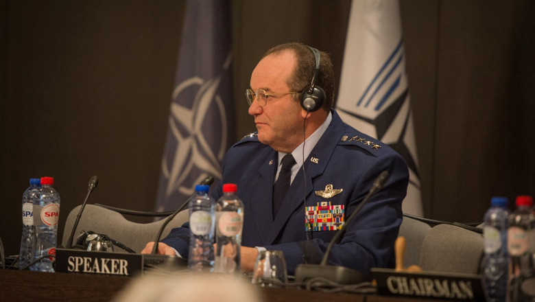Comandant NATO: Fortele Aliantei trebuie repozitionate, in contextul amenintarilor Rusiei Imagine