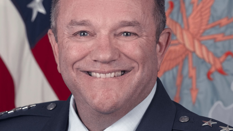 Comandantul fortelor NATO in Europa: Rusia are o forta puternica la granita Ucrainei Imagine