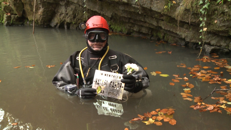 Comemorare in adancuri. Speologii au pus o placa intr-un izbuc din Apuseni, in amintirea unui coleg Imagine