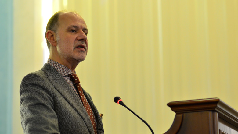 Comentariu Business Club. Banca Nationala se aprinde la culoare (politica) si sacrifica un profesionist: Cristian Popa Imagine