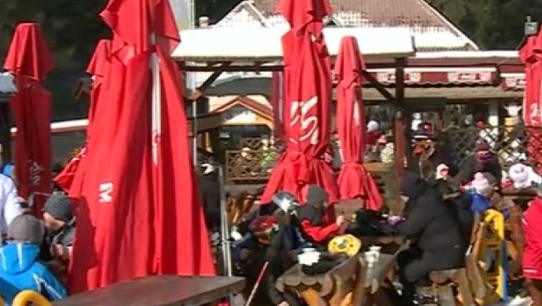 Comerciantii din Poiana Brasov se plang de vanzari mici, in ciuda numarului mare de turisti Imagine