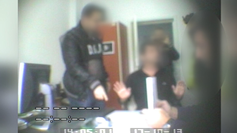 Comisar sef prins cand lua mita Imagine