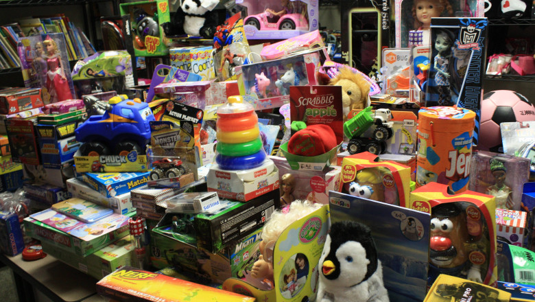 Comisarii OPC au verificat magazinele si comerciantii de jucarii din Oradea Imagine