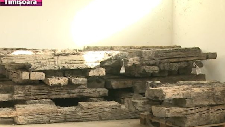 Comoara de lemn de la Timisoara. Sapaturile din centrul istoric au scos la iveala lemn ce dateaza din anii 1700 Imagine