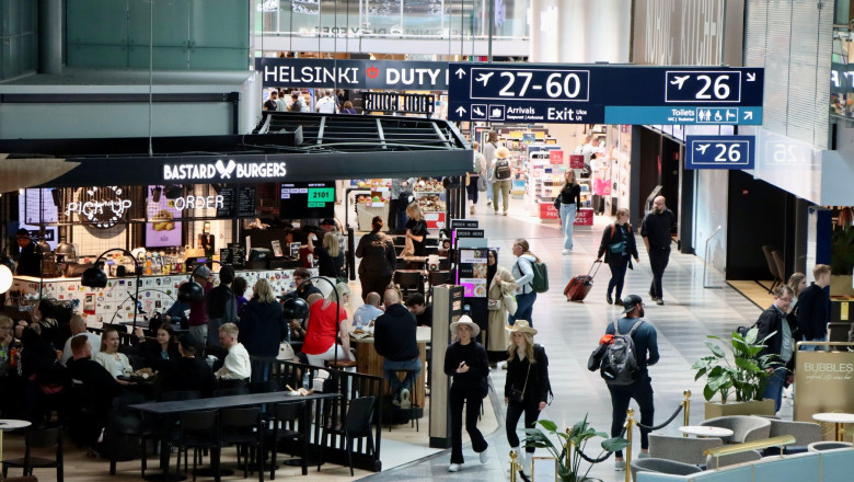 Compania aeriana care promite sa penalizeze pasagerii indisciplinati cu cel putin 500 de euro. Amenda se trage direct de pe card Imagine