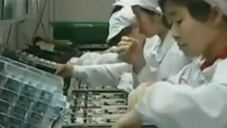 Compania Apple, acuzata de exploatare in China Imagine