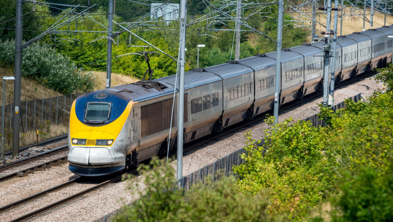 Compania feroviara care te amendeaza cu 5.000 de euro daca mananci snacksuri sau carne de porc in tren. Motivul interdictiei Imagine