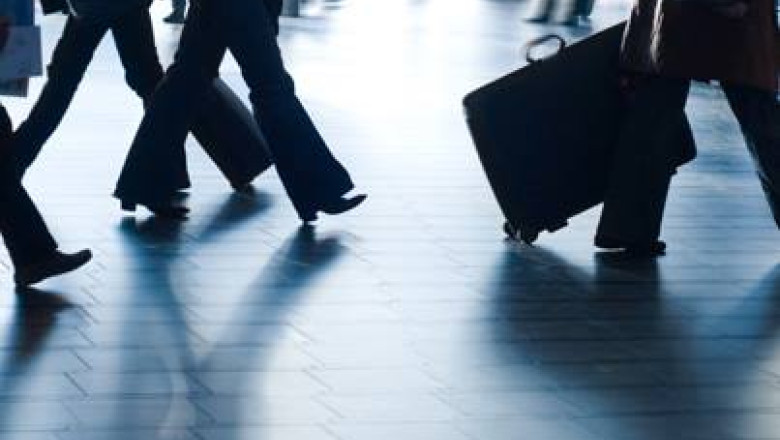 Companiile aeriene low-cost vor sa taxeze bagajele de mana ale pasagerilor  Imagine