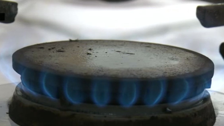 Companiile scumpesc gazele si curentul electric pentru a recupera taxa pe stalp Imagine