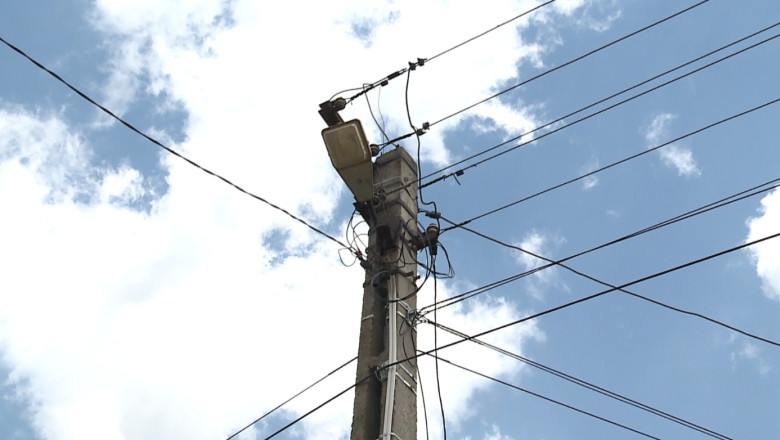 Comuna din Vaslui lasata in bezna, pentru neplata facturilor la curent Imagine