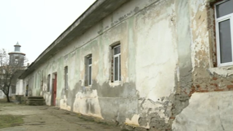 Conac din secolul al XIX-lea, "renovat" cu termopane Imagine