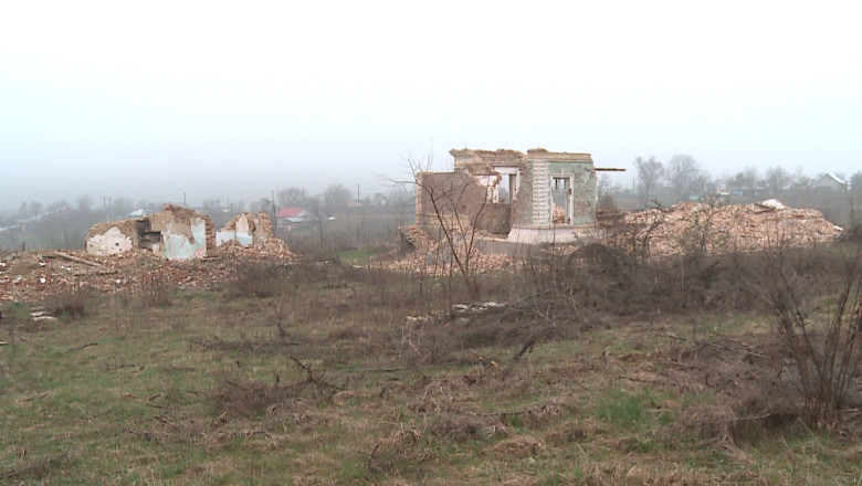 Conacul regal de la Schitu Duca, devastat dupa retrocedare Imagine