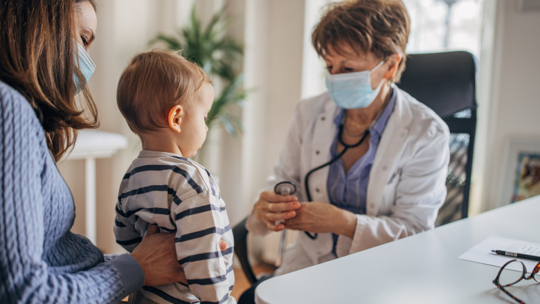 Concediu medical pentru ingrijirea copilului bolnav, la care au dreptul parintii. Cuantumul brut al indemnizatiei este de 100% Imagine