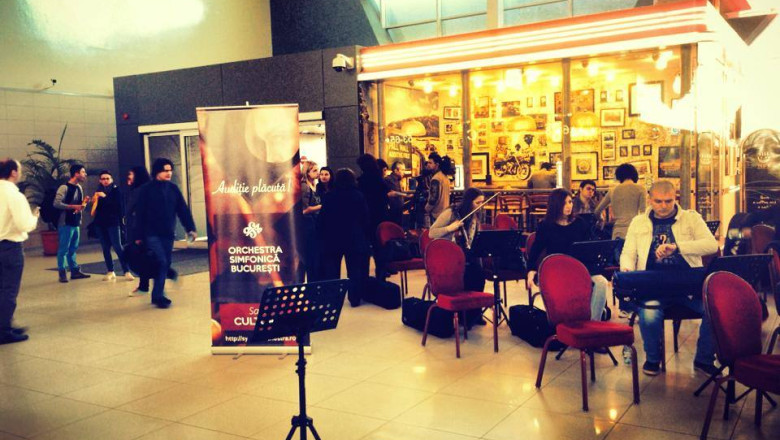 Concert ad-hoc al Orchestrei Simfonice, pe Aeroportul Otopeni Imagine