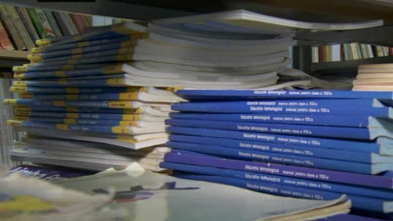 Concurenta verifica editurile participante la licitatia pentru manuale. Ancheta ar putea dura doi ani Imagine