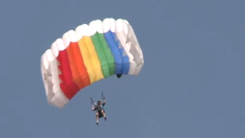 CONCURS DE PARASUTISM. tinta a fost un punct de marimea unei monede Imagine