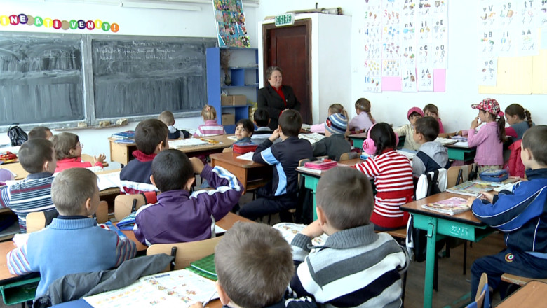 Condamnati sa abandoneze scoala pentru ca nu au liceu in comuna Imagine