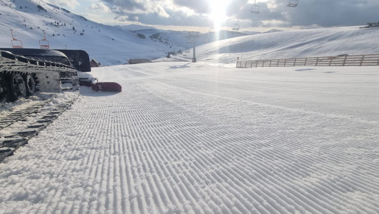 Conditii foarte bune de schi la Sinaia, in minivacanta de 1 Mai. Ce mai pot face turistii la munte in acest weekend Imagine