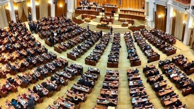 Conducerea Camerei Deputatilor a aprobat reducerea a 240 de posturi. De unde se taie locuri de munca Imagine