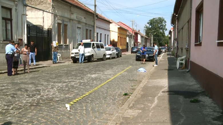 Confruntare intre doua tabere de romi la Lugoj! Doi raniti, unul impuscat, altul taiat cu sabia Imagine