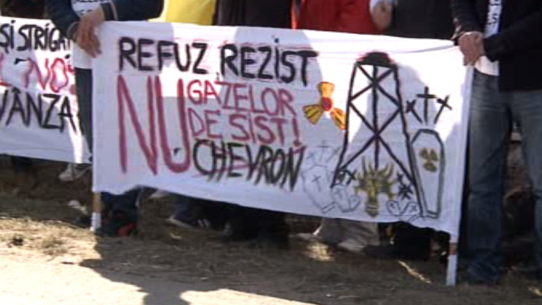 Confruntare intre localnicii din Pungesti si jandarmi. Chevron a reluat lucrarile in zona Imagine