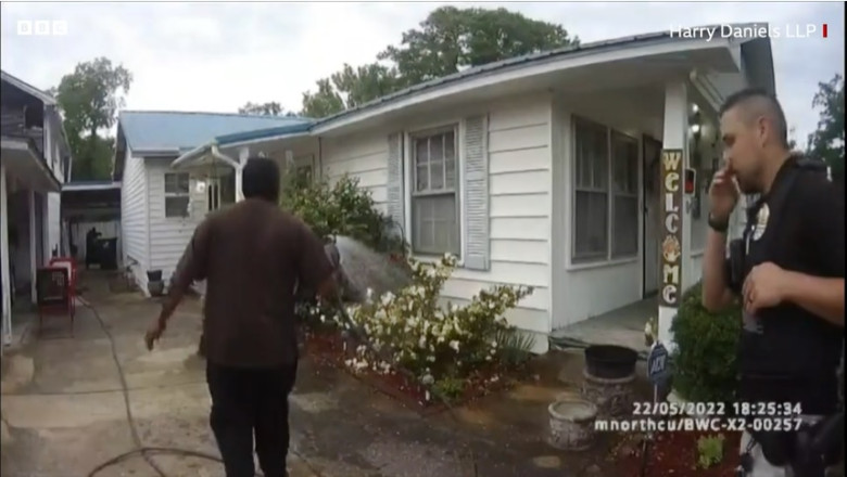 Confundat cu un hot, un pastor a fost arestat in timp ce uda florile vecinilor. Politia, data in judecata pentru discriminare rasiala Imagine