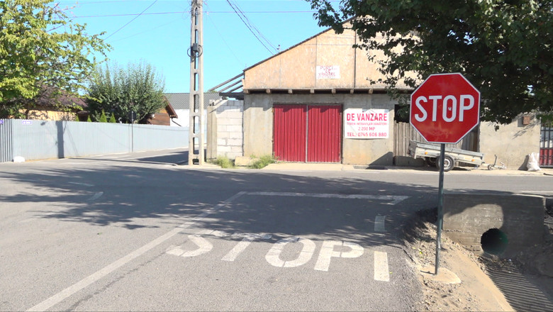 Confuzie intr-o intersectie din Galati: indicatoare STOP din toate directiile. Primaria, amendata cu peste 10.000 lei Imagine