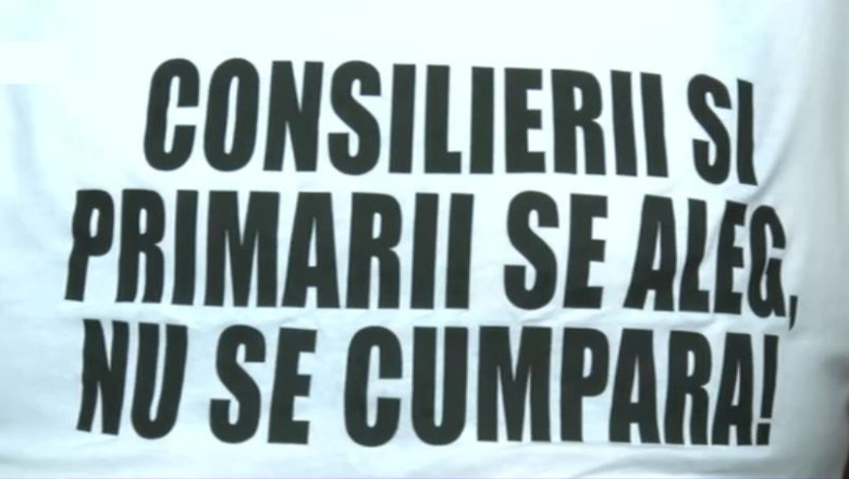 Consilierii judeteni PNL si PDL din Gorj au protestat fata de ordonanta privind traseismul Imagine
