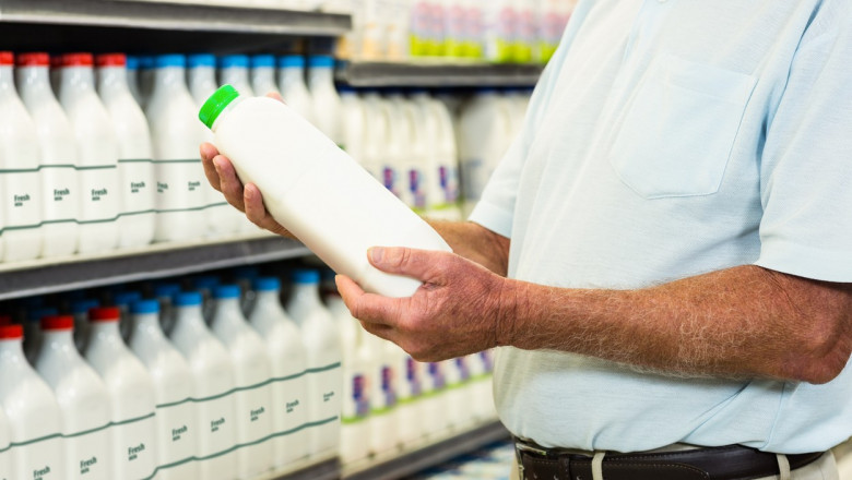 Consiliul Concurentei: Toti retailerii participa la acordul de reducere a pretului laptelui. Din mai se va reduce pretul la raft Imagine