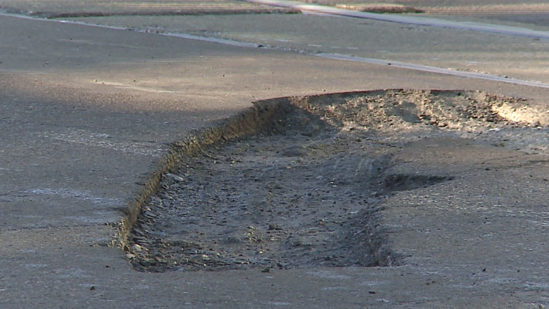 Consiliul Judetean Botosani, dat in judecata de firma de asigurari dupa ce un sofer si-a avariat masina intr-o groapa Imagine