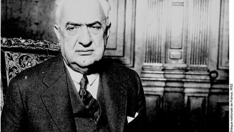 Constantin Argetoianu: „Politica - o metoda prin care permiti oamenilor sa traiasca impreuna fara ca sa-si sparga unul altuia capul” Imagine