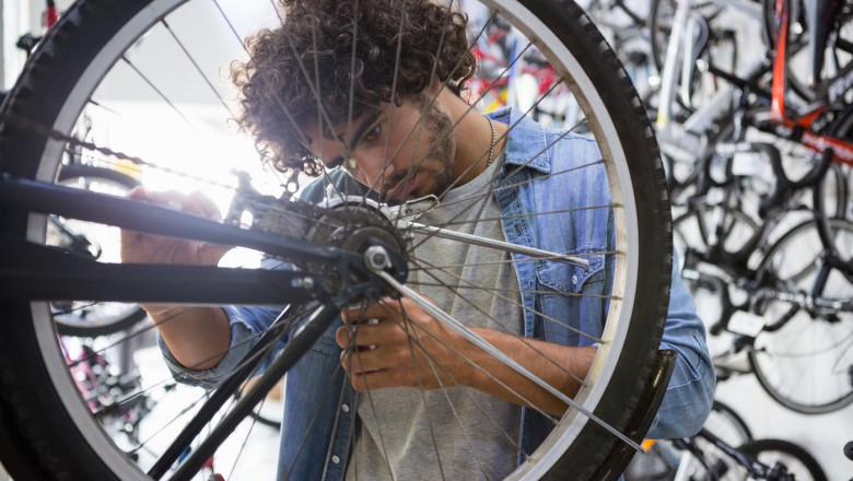 Consumatorii din UE vor avea „dreptul la reparare”. Parlamentul European a votat directiva care clarifica obligatiile producatorilor Imagine