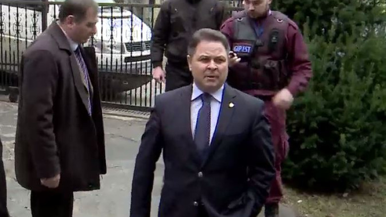 Continua scandalul dintre senatorul si interlopul care impart o vila. Parlamentarul acuza ca a fost lasat fara lumina si caldura Imagine