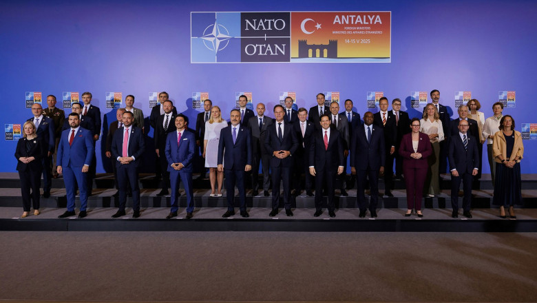 Contre intre ministrii de Externe ai Ungariei si Poloniei la reuniunea NATO din Turcia Imagine