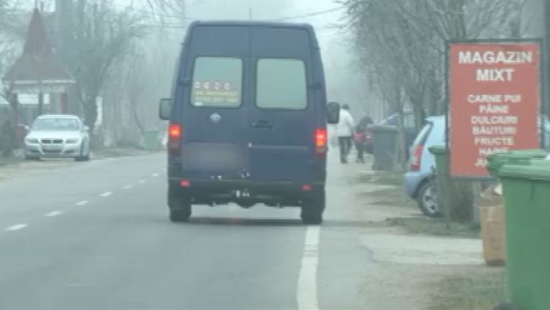 Controale ale politistilor de la Rutiera. Zeci de soferi, amendati pentru microbuzele arhipline cu pasageri Imagine