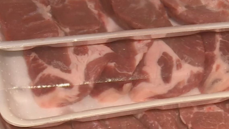 Controale la carnea din hipermarketuri Imagine