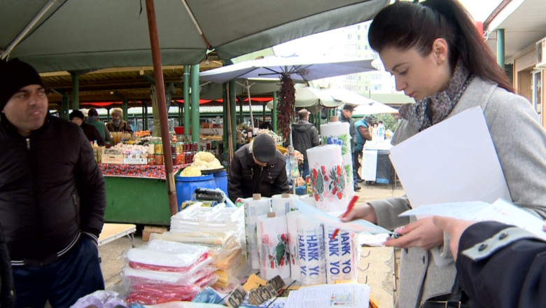 Controale la comerciantii din pietele iesene. Politistii au confiscat sute de kilograme de carne si fructe Imagine