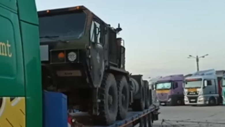 Convoi al MApN, implicat intr-un accident in care au fost avariate 3 vehicule. Doi militari au ajuns la spital cu fracturi Imagine