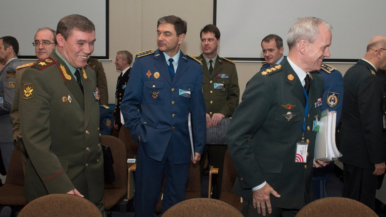 Convorbire intre lideri militari. Rusia „preocupata” de activitatile NATO la frontierele sale Imagine