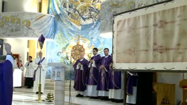 Copia Giulgiului din Torino, la Catedrala Romano-Catolica din Iasi Imagine