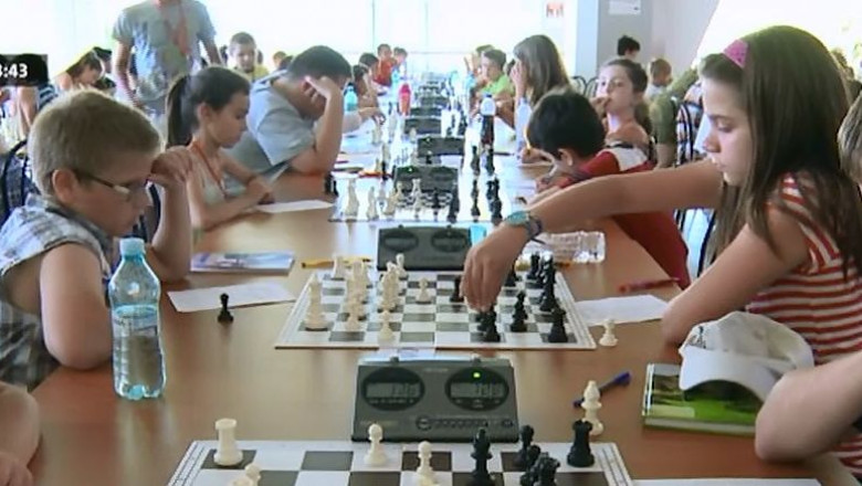Copii care viseaza sa calce pe urmele lui Karpov sau Kasparov. Punct de plecare, Timisoara Imagine