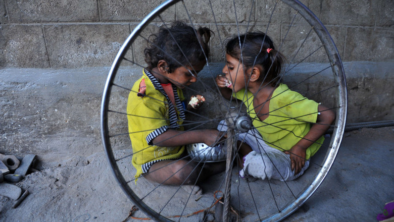 Copii intoxicati cu mancare, in India. Opt au murit si alti 80 au ajuns la spital, in stare grava Imagine