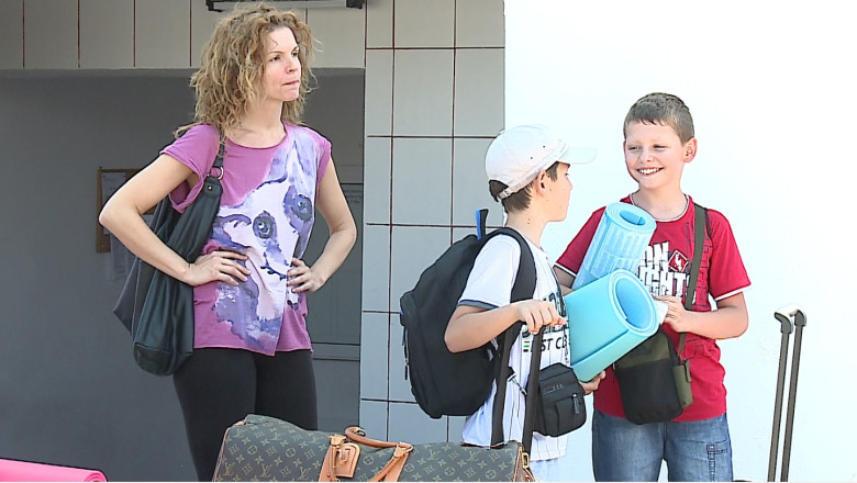 Copii si adulti, sub acelasi acoperis, in tabara Imagine