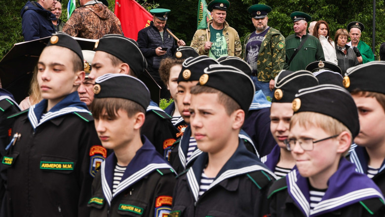 Copiii nu sunt bine: Minorii din Rusia, victime ale indoctrinarii politice si militare (raport) Imagine
