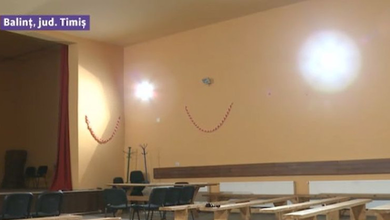 Copil ars, dupa ce a imitat o trupa de fachiri Imagine