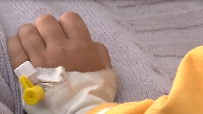 Copil condamnat inca din timpul sarcinii. Mama a consumat alcool, de aceea fetita ei sufera de alcoolism fetal Imagine